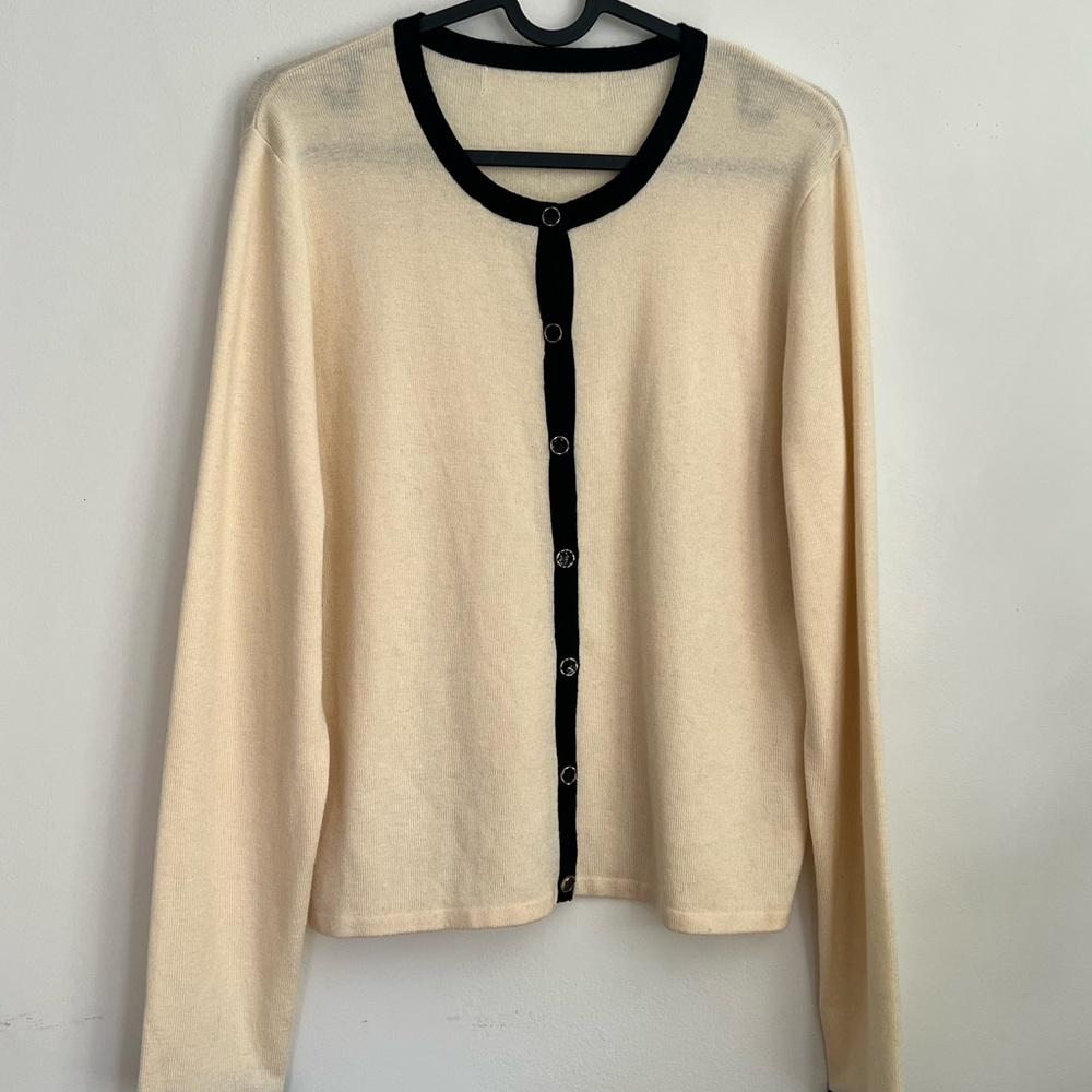 Classic Cream Contrast-Trim Women's Cardigan